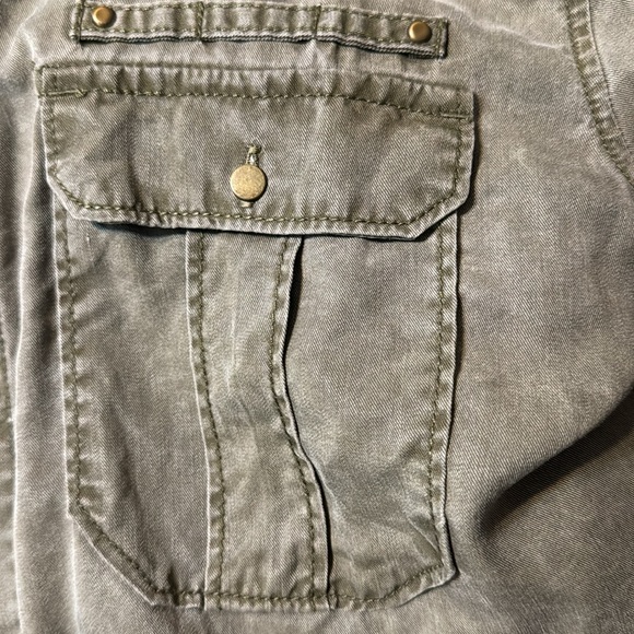 Express Button Up - Picture 5 of 7